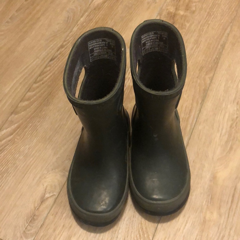 Size 6 Rain Bogs